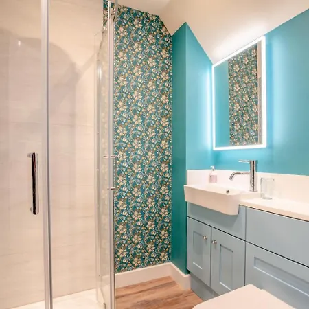 2 Bed In Oc-n41362 *